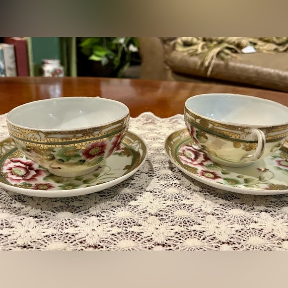PAIR of Antique Porcelain Hand Painted Japanese Tea Cups and Saucers - Picture 3 of 10